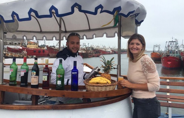 Micaela Rodríguez dio un paseo en catamarán en Mar del Plata.