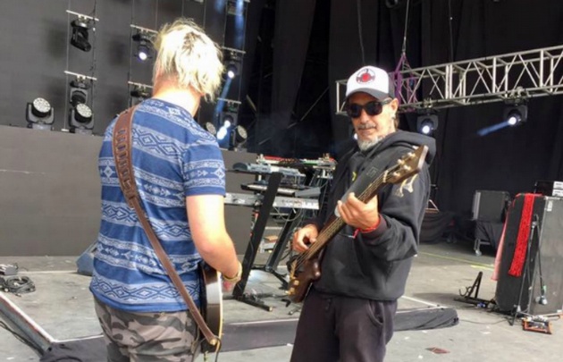 Kapanga en la prueba de sonido. 