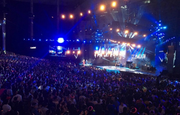 A puro reggaetón se vivió el espectáculo de J Balvin.