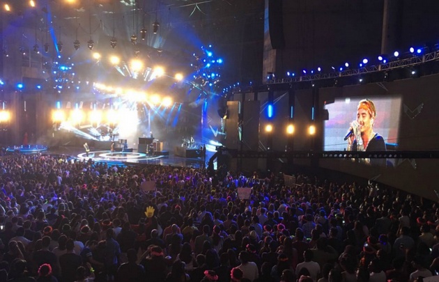 A puro reggaetón se vivió el espectáculo de J Balvin.