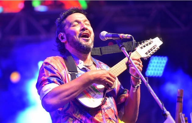 El calor y el color de la música norteña llegó con Los Tekis.