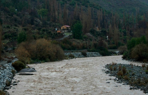 Deslizamiento de tierra en el cajón del Maipo.