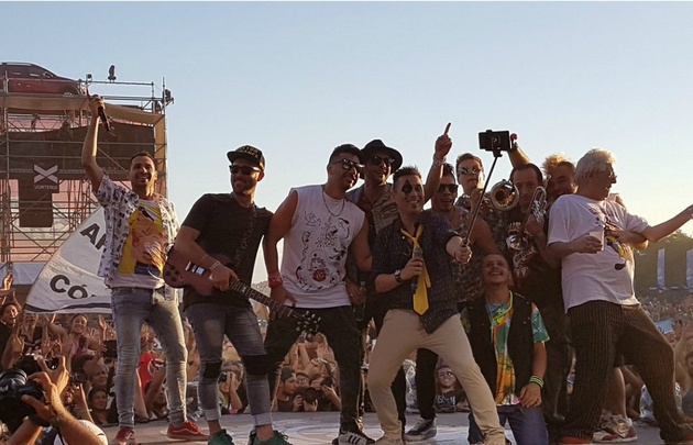 Los Caligaris la rompieron en su presentación en el Cosquín Rock este domingo.