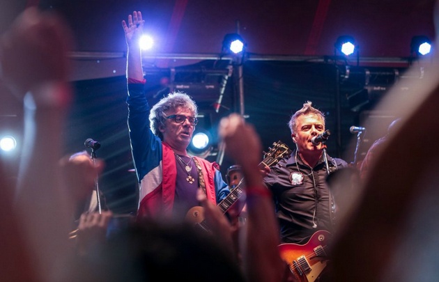 Juanse y Los Pericos en el espacio alternativo de Cosquín