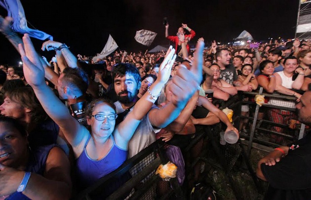 Gente en la última noche del Cosquín Rock 2017