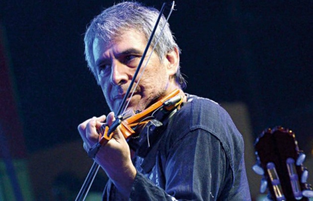 Peteco Carabajal hizo gala de su maestría musical