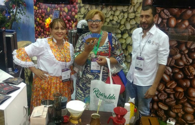 Los secretos de un buen café, se lucen en el stand local. 