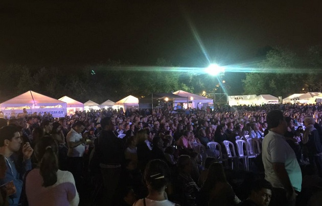 Más de 6 mil personas disfrutando del evento.