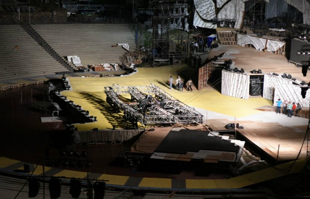 Cayó una parrilla de luces y una grúa en el Frank Romero Day.