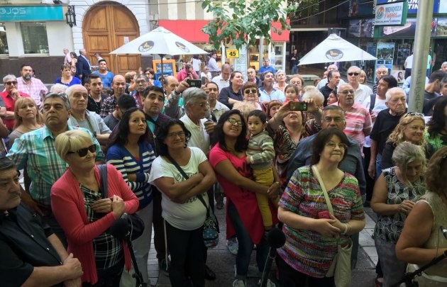 Vecinos y turistas visitaron al equipo de Juntos en Mendoza