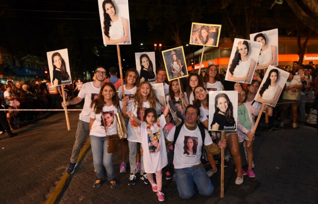 Los mendocinos alientan a sus candidatas a reina (Foto: mdzol.com)