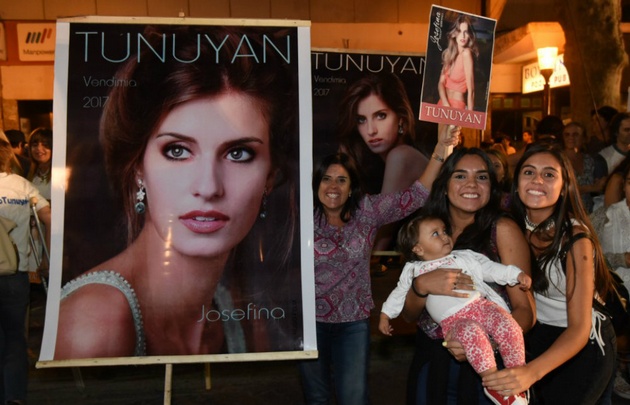 FOTO: Los mendocinos alientan a sus candidatas a reina (Foto: mdzol.com)