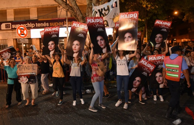 Los mendocinos alientan a sus candidatas a reina (Foto: mdzol.com)
