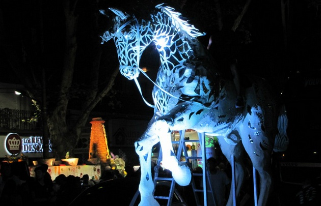 Mendoza vibró con la tradicional Vía Blanca de las reinas.