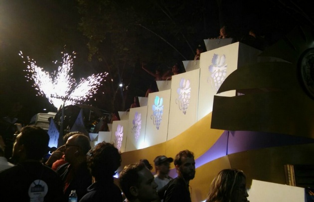 Las reinas desfilaron en la tradicional Vía Blanca.