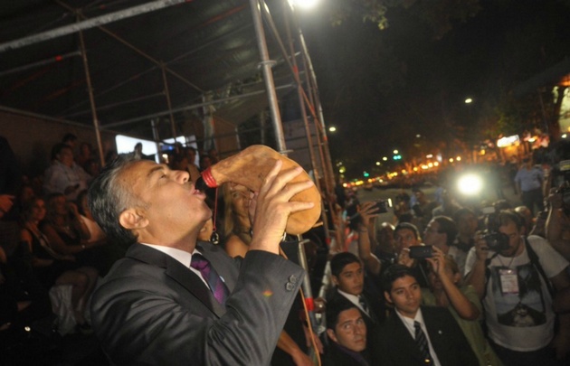 FOTO: El gobernador Alfredo Cornejo en el palco oficial de la Vía Blanca.