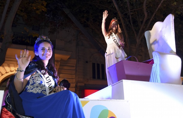 La “Vendimia Para Todos” deleitó a los presentes con su carruaje. 