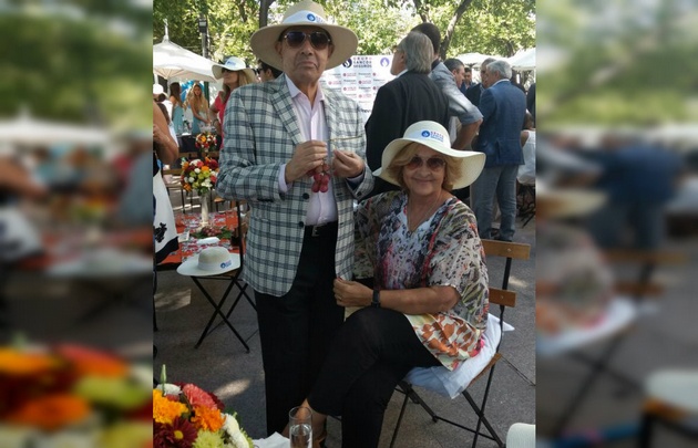 Mario y Estela disfrutando del desfile en Mendoza.