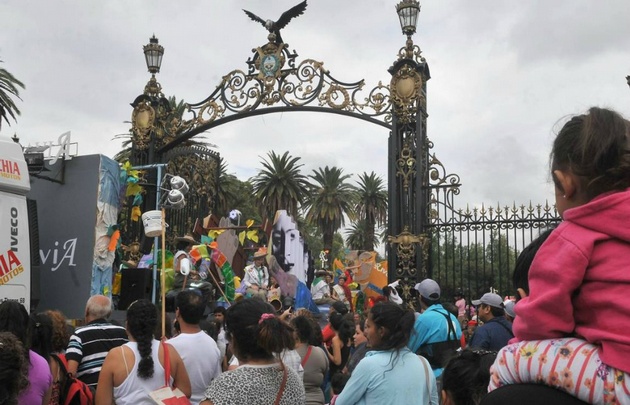 Los carros desfilaron desde los Portones del Parque General San Martín. 