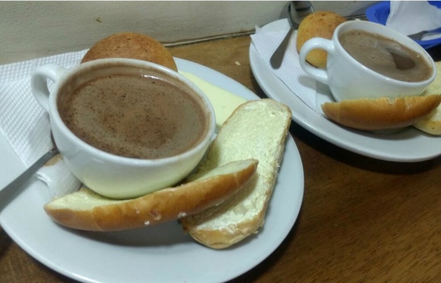 Chocolate con queso, la especialidad de la Puerta Falsa.