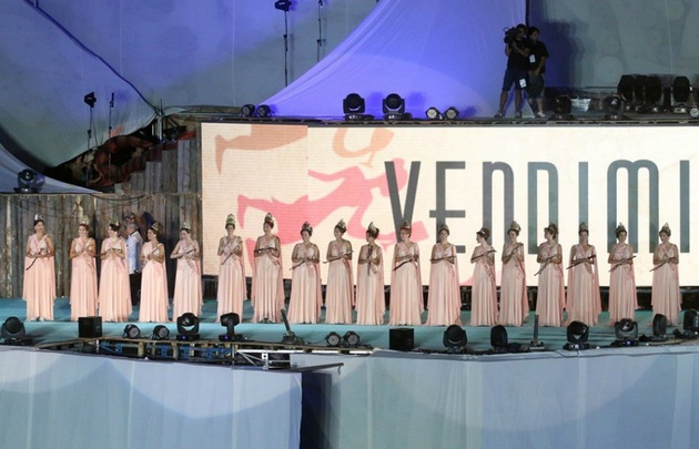 Las candidatas esperaron ansiosas la lectura de los votos (Foto: Mdz Online).