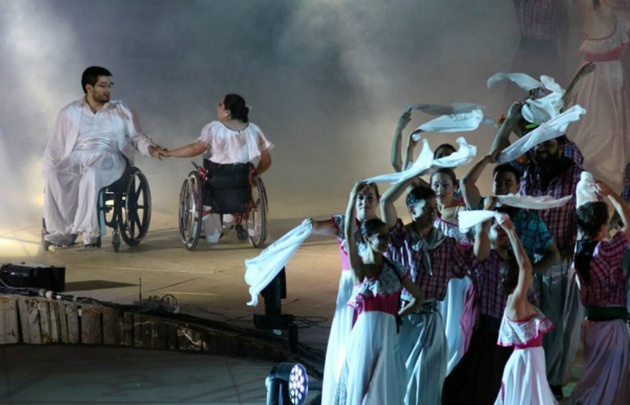 El primer cuadro de la velada homenajeó a San martín en su Cruce a los Andes (Foto: Mdz online).