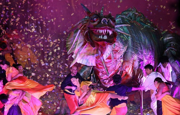 Con una imponente puesta en escena, se representaron los males de la cosecha.