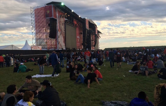 Cientos de fanáticos vibraron en la previa del gran show del Indio Solari en Olavarría 