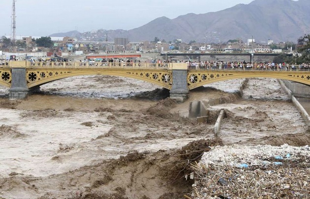 Perú enfrenta uno de los desastres naturales más fuertes de las últimas décadas.