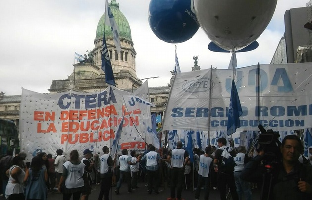 Comenzó la marcha docente en Buenos Aires.