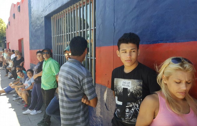 Los seguidores de Sebastián lo despiden en Las Palmas.