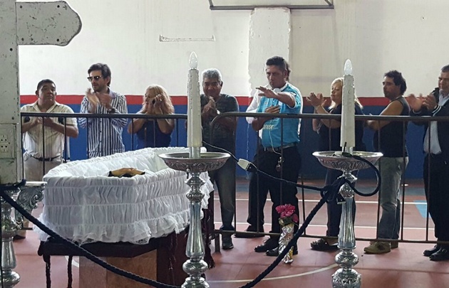 Los seguidores de Sebastián lo despiden en Las Palmas.