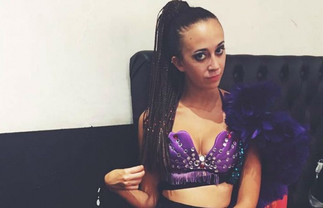 Naiara Awada, sola en el Planetario esperó a sus fans que nunca llegaron.