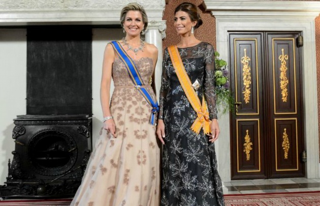 La primera dama y la reina desplegaron glamour y elegancia.