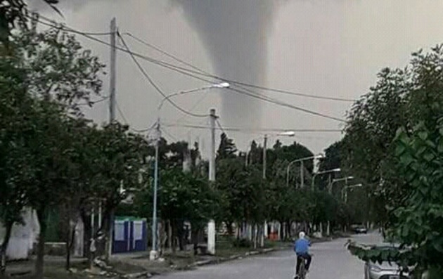 El fenómeno climático generó temor en las poblaciones cercanas a su paso. 