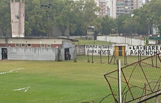 El episodio ocurrió en cancha de Comunicaciones (Foto: @siempreconcomu)