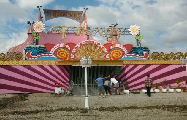 Hoy corre el telón el circo Tihany. 