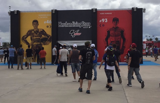 Cientos de fanáticos visitaron la Fan Zone.