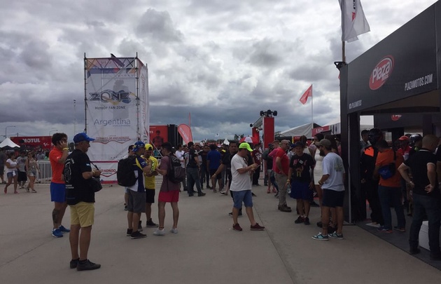 Cientos de fanáticos visitaron la Fan Zone.