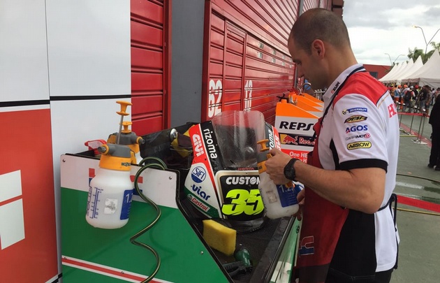 Muchos stands con exposiciones en la Fan Zone.