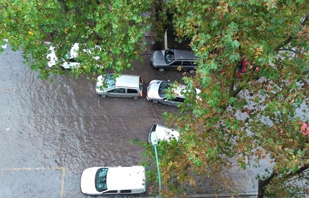 Calles anegadas tras diluvio en Mar del Plata.