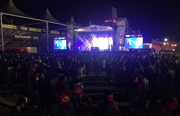 A pesar de la lluvia y el frío hubo un intenso movimiento en el MotoGP.