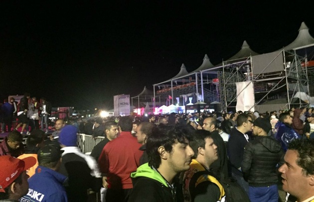 A pesar de la lluvia y el frío hubo un intenso movimiento en el MotoGP.