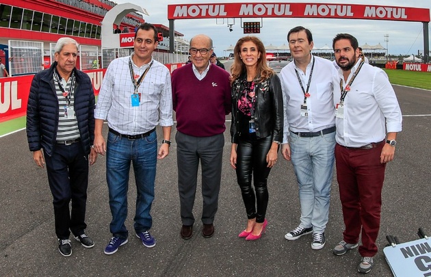 Lastra y la gobernadora Claudia Abdala en el circuito de Termas.