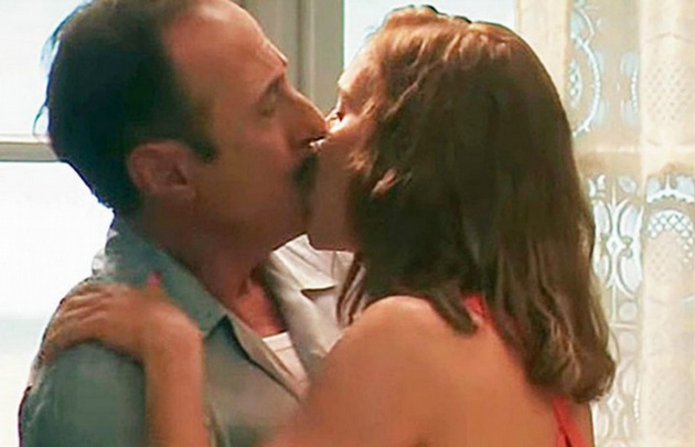 El beso que despertó sentimientos encontrados en las redes