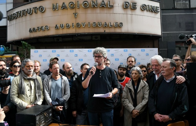 La comunidad cinematográfica en una manifestación en el INCAA. (Foto: archivo)