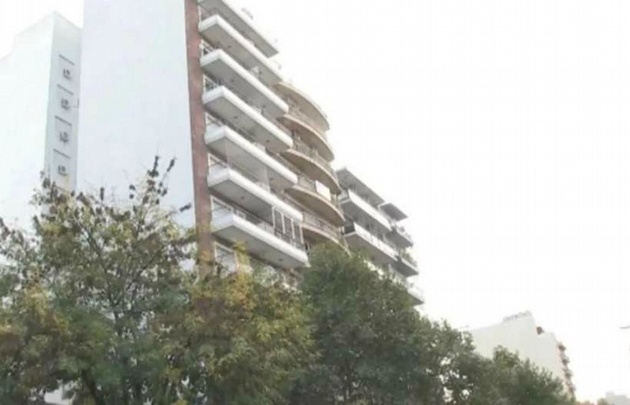 No es la primera vez que asaltan a este edificio de Villa Urquiza (Foto de TN).