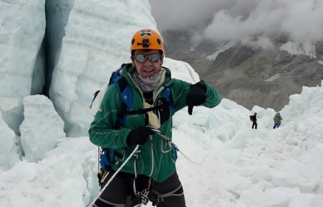 Ricardo Birn, después de dos años de preparación, en el Everest. 