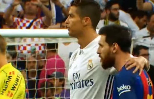 Cristiano se acercó amistosamente al crack rosarino.