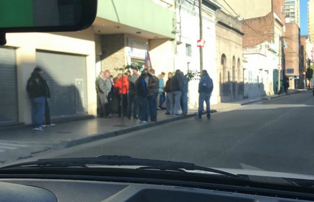 Policías y penitenciarios en la sede de UPPAC.
